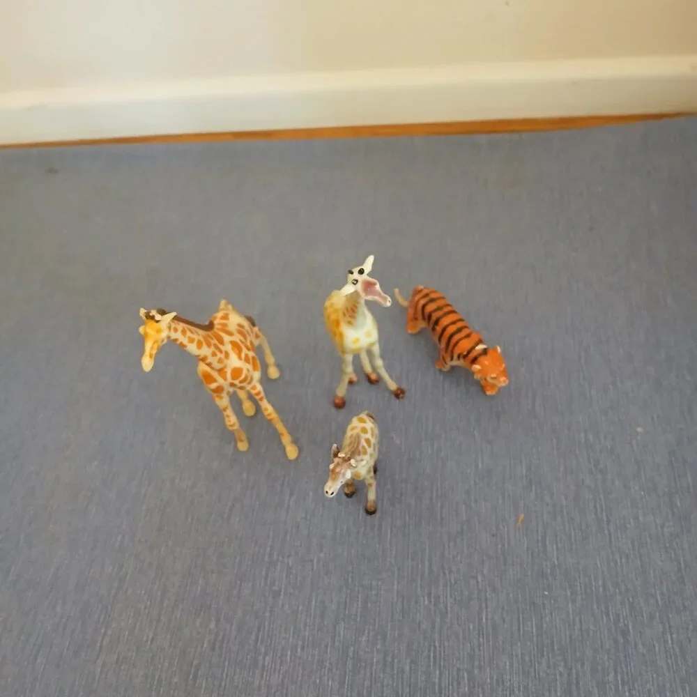 Zoo Animal Tiger + Giraffe Used